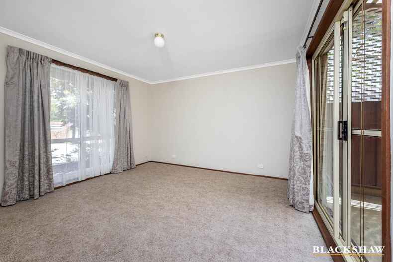 1/1 John Young Crescent Greenway