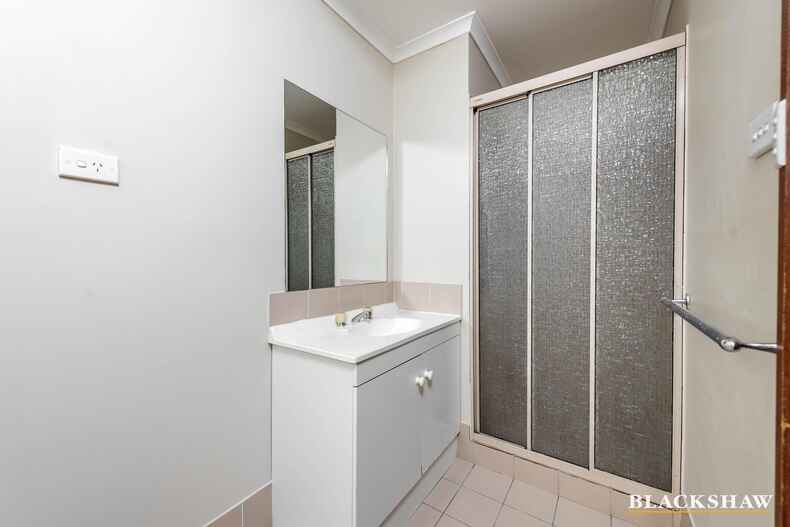 1/1 John Young Crescent Greenway