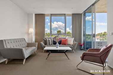 32/5 Burbury Close Barton