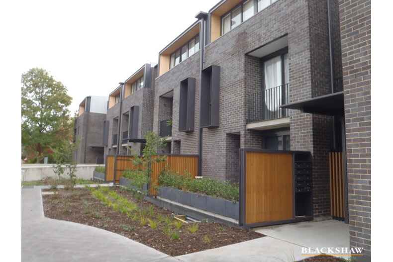 10/50 Lowanna Street Braddon