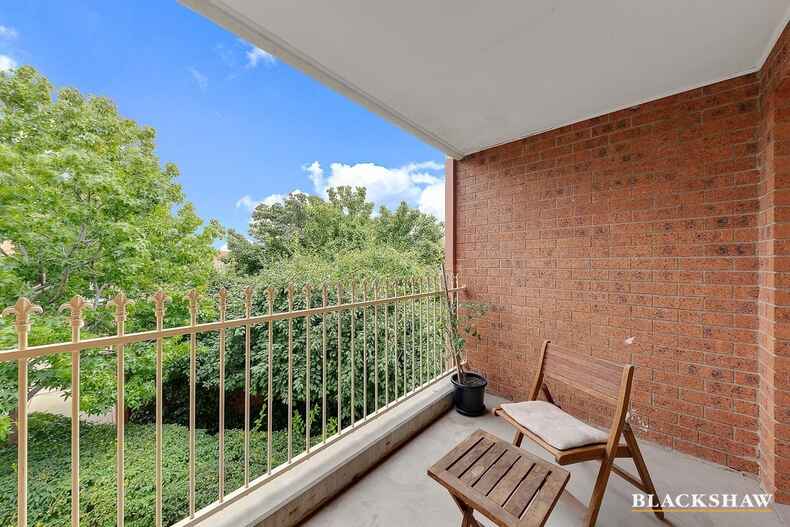 25/12 Albermarle Place Phillip