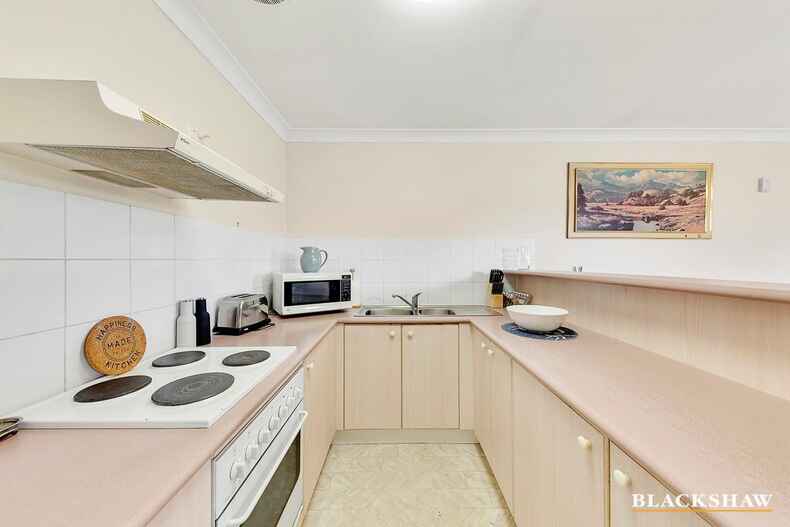 25/12 Albermarle Place Phillip