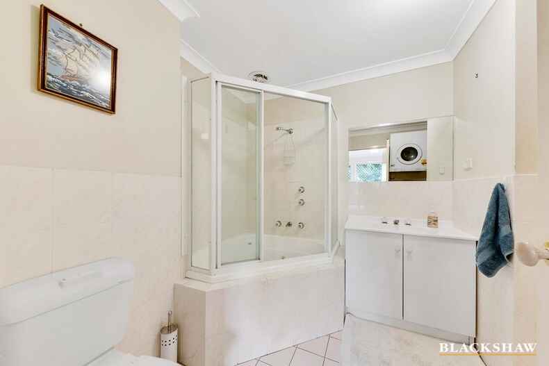 25/12 Albermarle Place Phillip