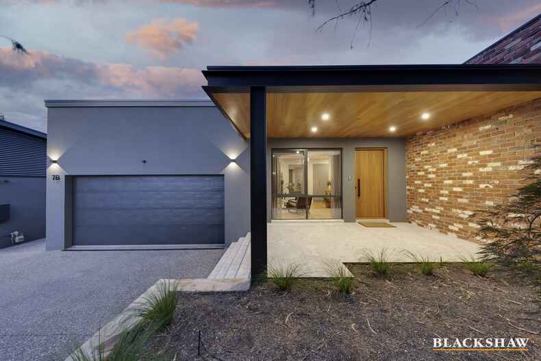 2/7 Mawson Drive Mawson