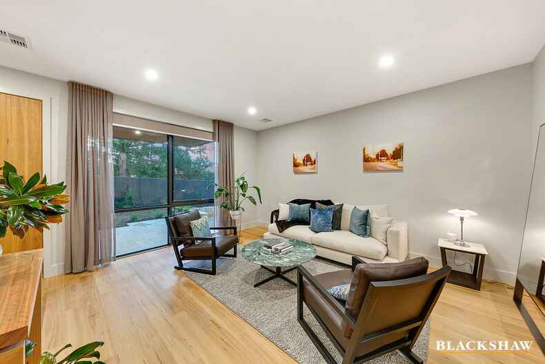 2/7 Mawson Drive Mawson