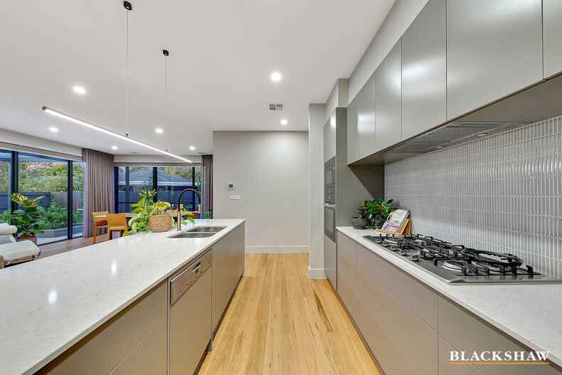 2/7 Mawson Drive Mawson