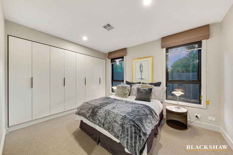 2/7 Mawson Drive Mawson