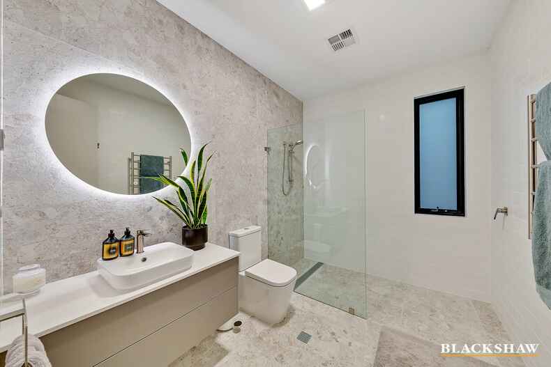 2/7 Mawson Drive Mawson