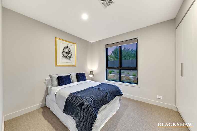 2/7 Mawson Drive Mawson