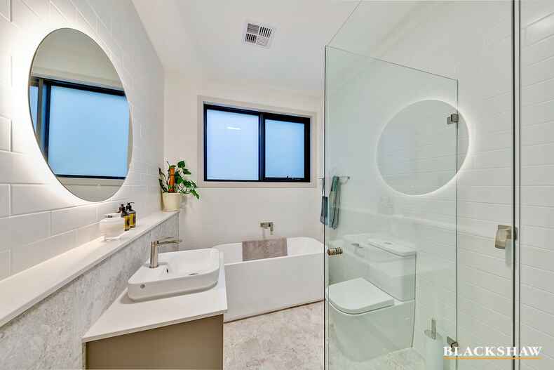 2/7 Mawson Drive Mawson