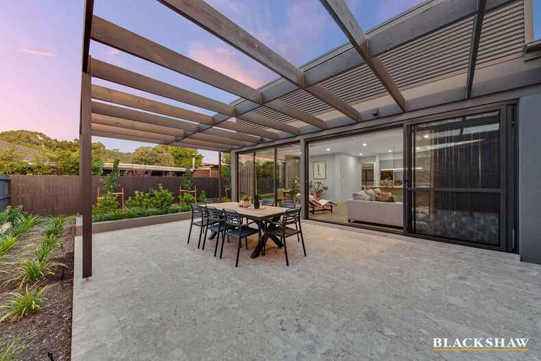 2/7 Mawson Drive Mawson