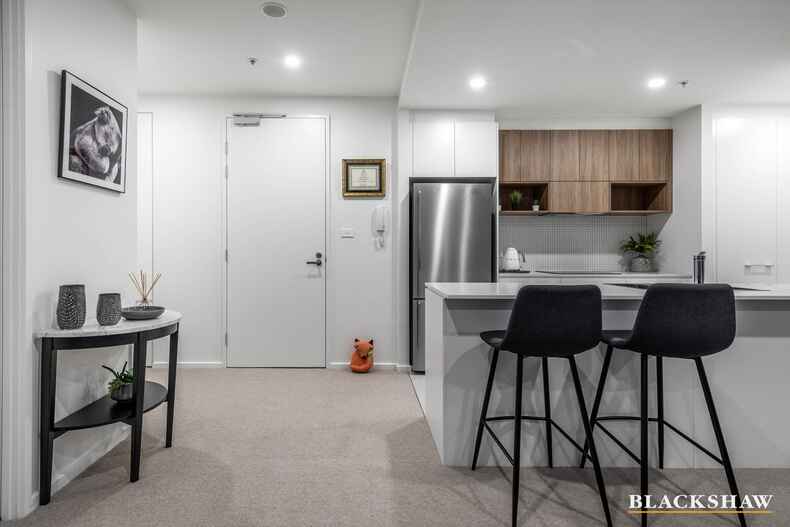 218/15 Irving Street Phillip