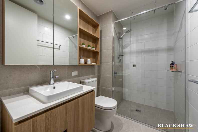 218/15 Irving Street Phillip