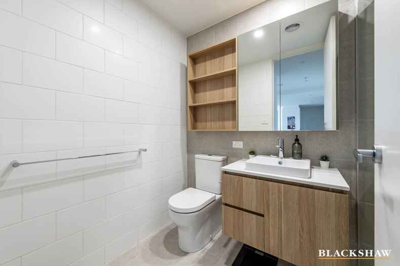 218/15 Irving Street Phillip