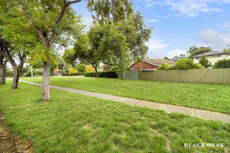 1B Hood Place Watson 1B Hood Place Watson