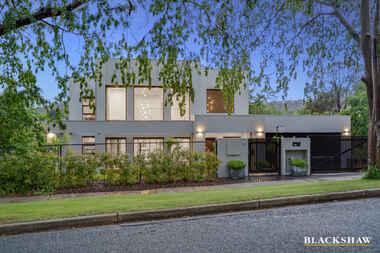 9 Macartney Crescent Deakin