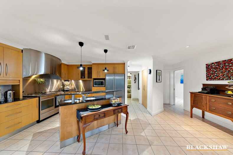 10 Broome Crescent Yarralumla 10 Broome Crescent Yarralumla