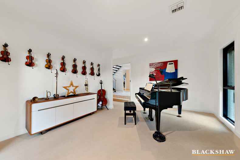 10 Broome Crescent Yarralumla 10 Broome Crescent Yarralumla