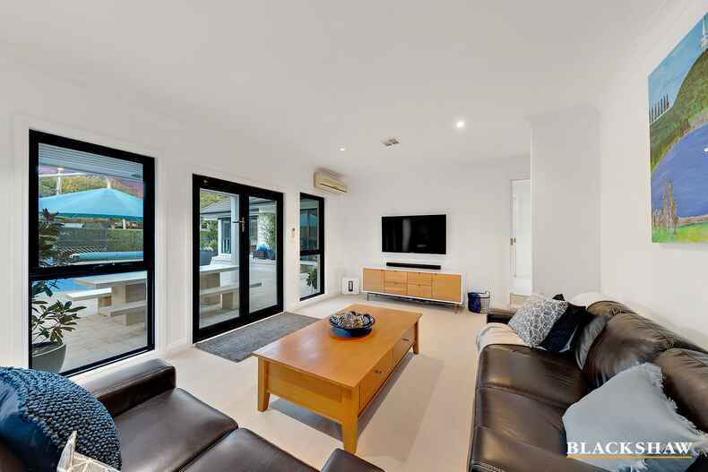 10 Broome Crescent Yarralumla 10 Broome Crescent Yarralumla