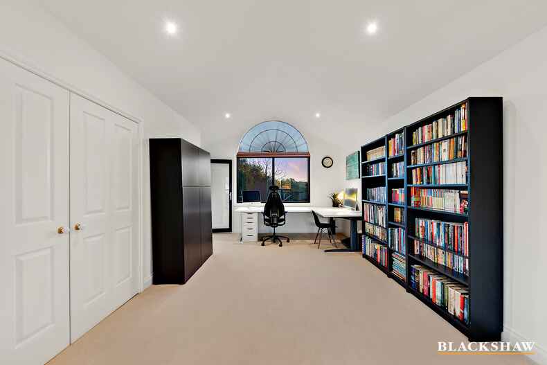 10 Broome Crescent Yarralumla 10 Broome Crescent Yarralumla