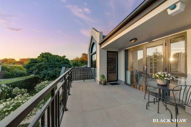 10 Broome Crescent Yarralumla 10 Broome Crescent Yarralumla