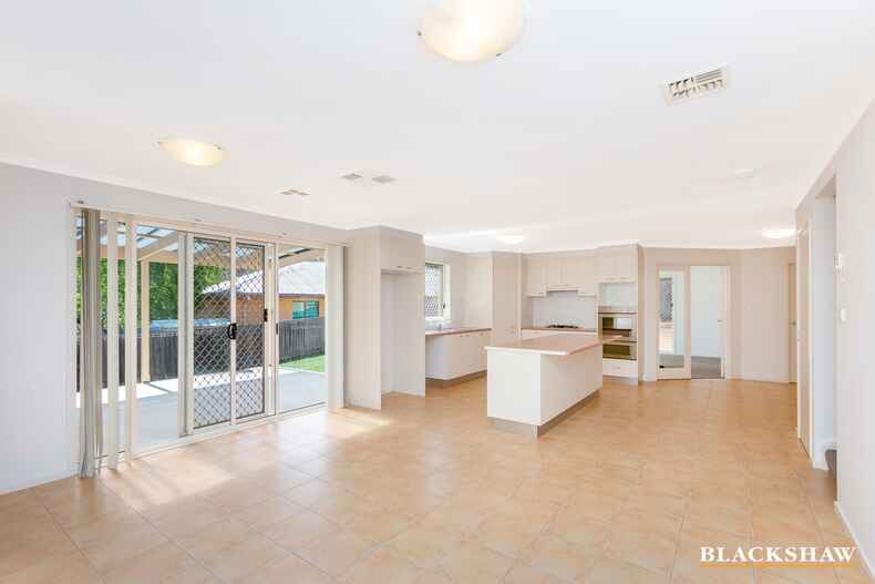 2 Walter Close Jerrabomberra