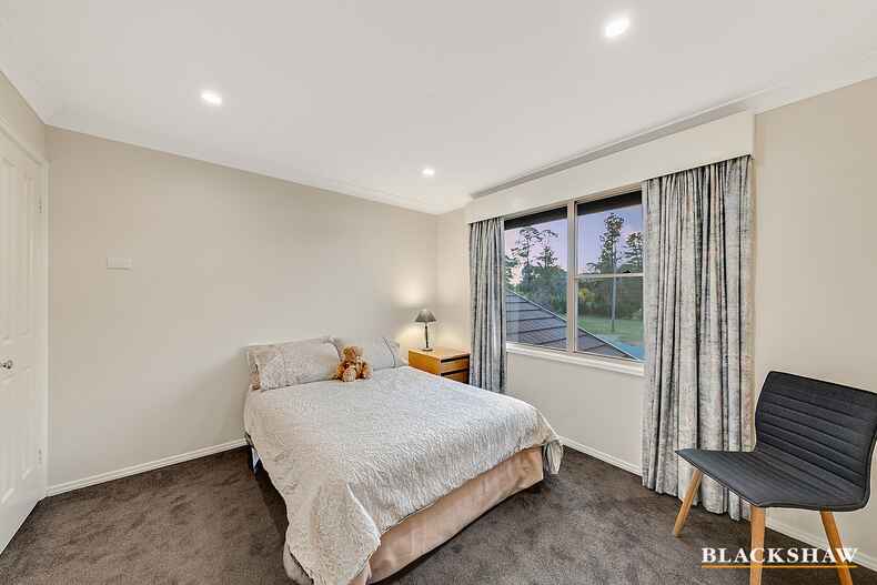 82 Banks Street Yarralumla 82 Banks Street Yarralumla