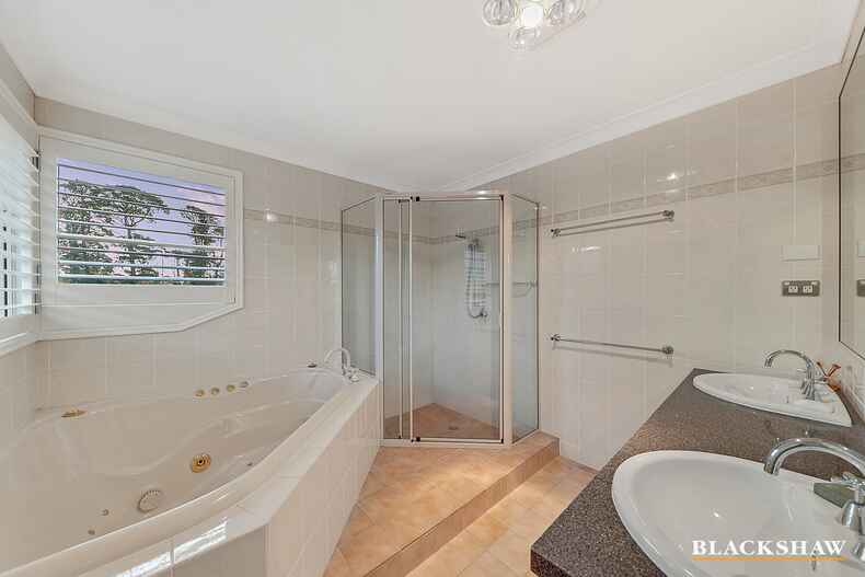 82 Banks Street Yarralumla 82 Banks Street Yarralumla