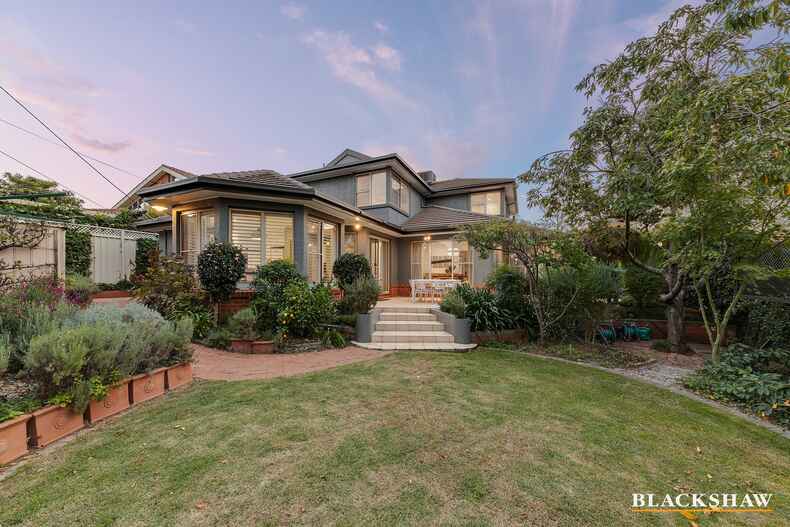 82 Banks Street Yarralumla 82 Banks Street Yarralumla