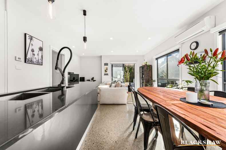 2/27 Ross Road Queanbeyan