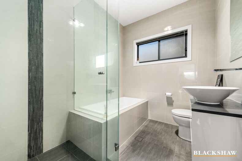 2/27 Ross Road Queanbeyan