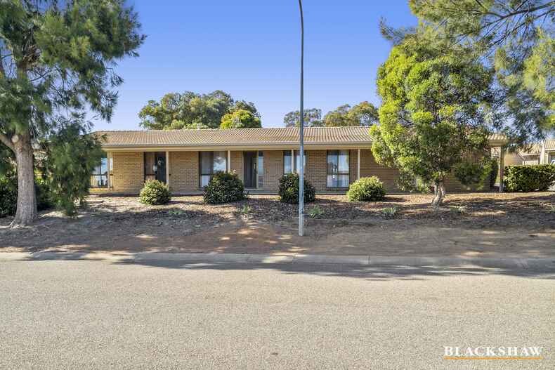 10/27 Lightfoot Crescent Florey 10/27 Lightfoot Crescent Florey