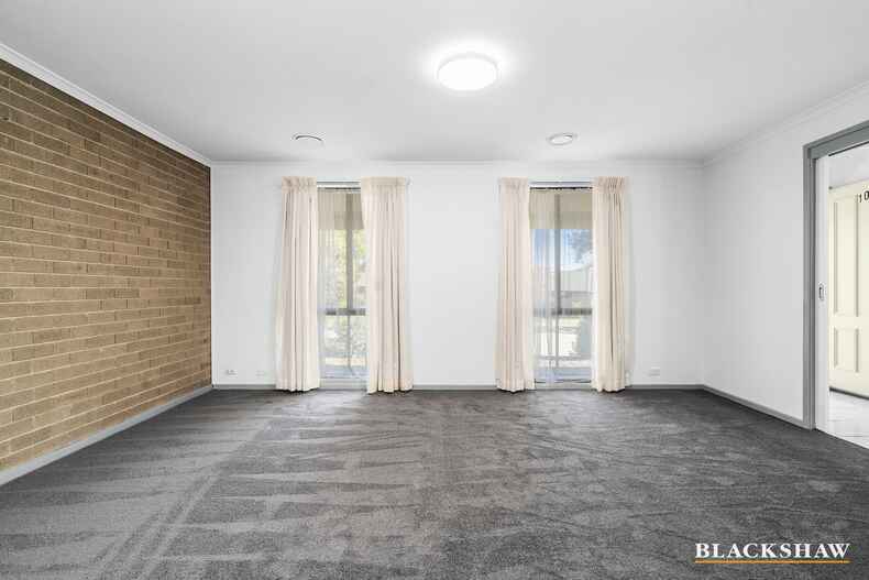 10/27 Lightfoot Crescent Florey 10/27 Lightfoot Crescent Florey