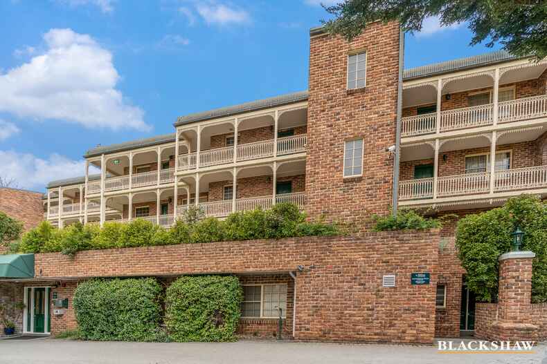 111/11 Giles Street Griffith