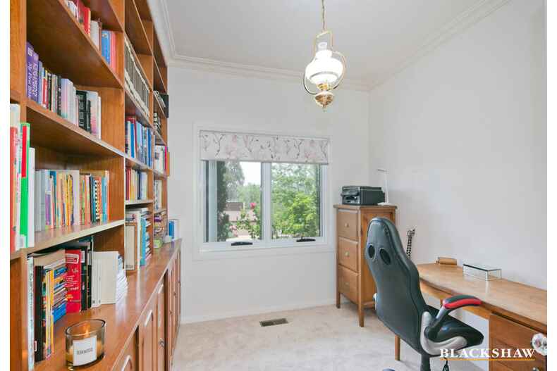 139 Hawkesbury Crescent Farrer 139 Hawkesbury Crescent Farrer