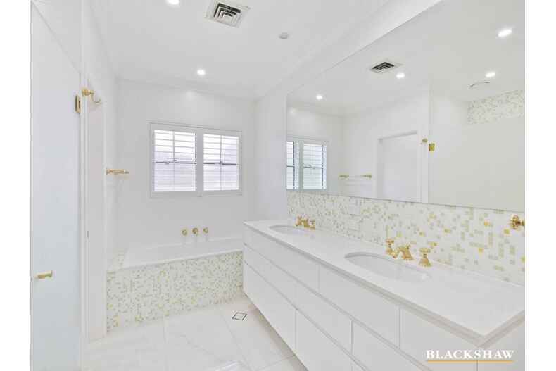 139 Hawkesbury Crescent Farrer 139 Hawkesbury Crescent Farrer