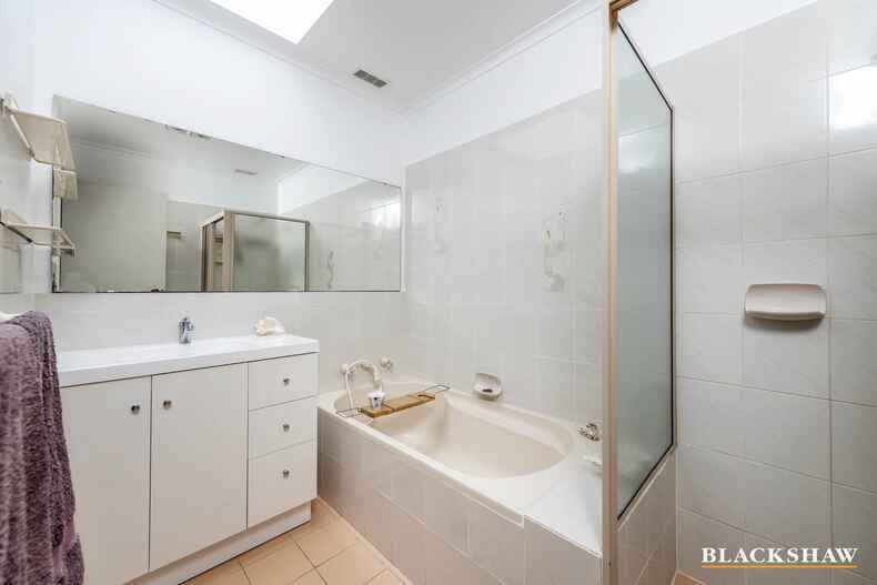 244 Southern Cross Drive Latham 244 Southern Cross Drive Latham