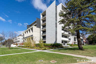 8/22 Canberra Avenue Forrest