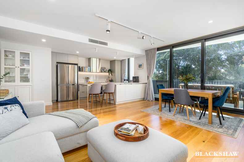 8/22 Canberra Avenue Forrest