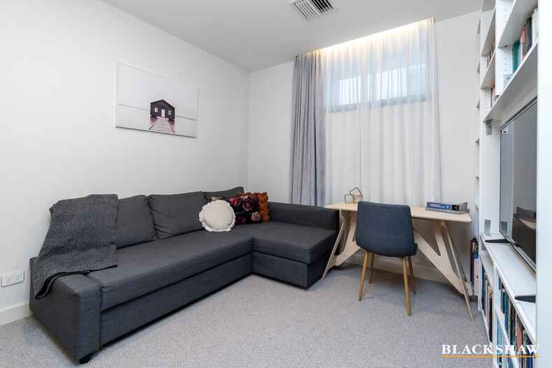 8/22 Canberra Avenue Forrest