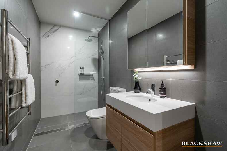 8/22 Canberra Avenue Forrest