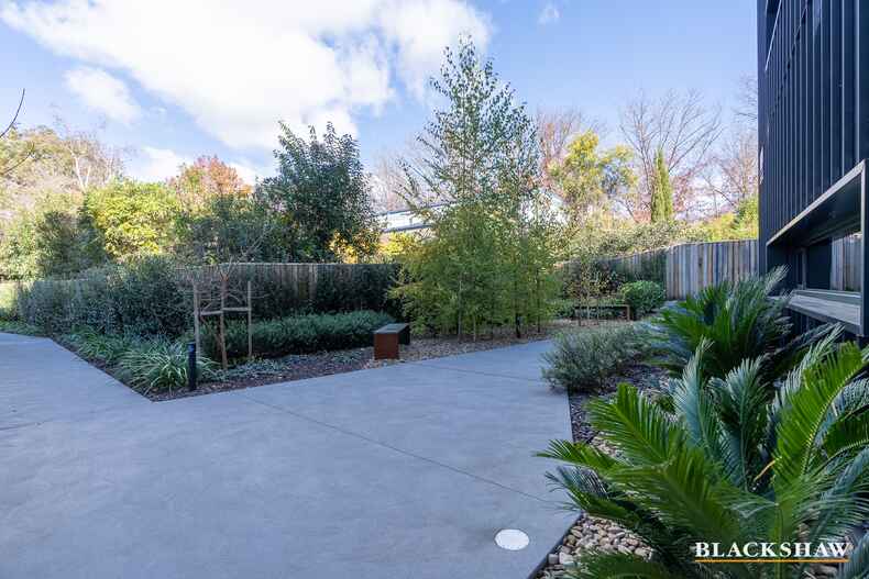 8/22 Canberra Avenue Forrest