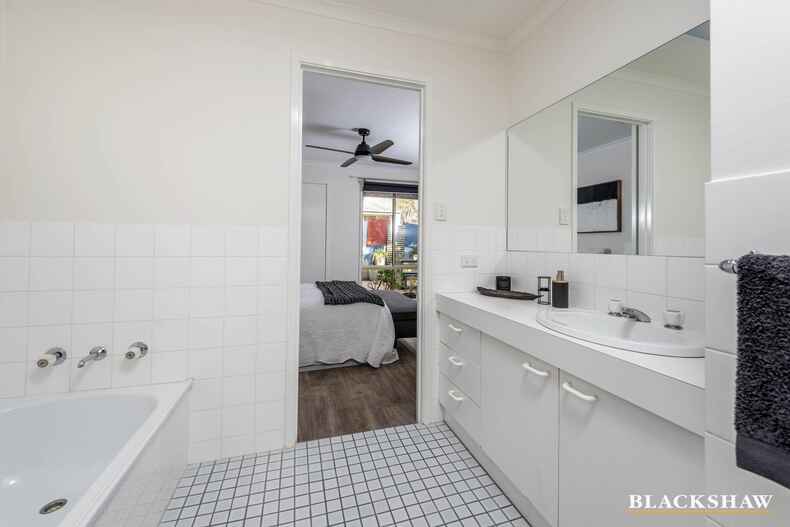 1/8 Antis Street Phillip