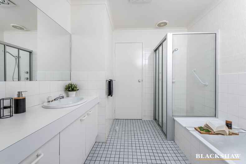 1/8 Antis Street Phillip