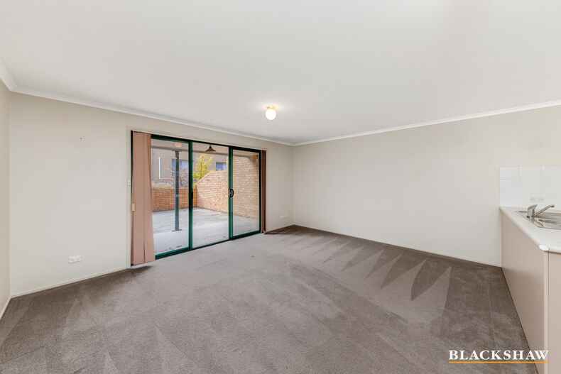 69/8 Eyre Street Kingston