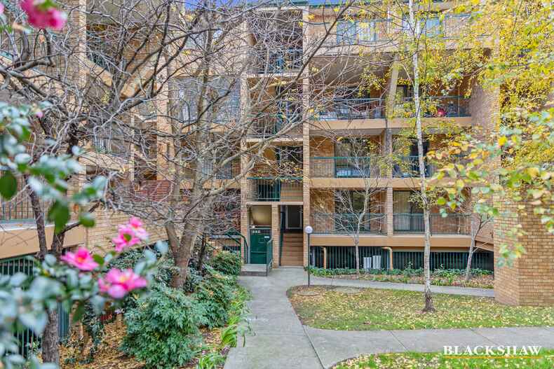 69/8 Eyre Street Kingston