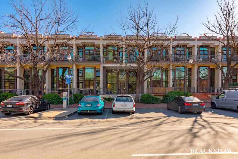 33/18 Captain Cook Crescent Griffith 33/18 Captain Cook Crescent Griffith