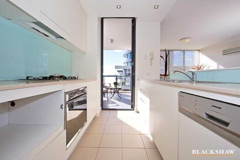 152/106 Giles Street Kingston