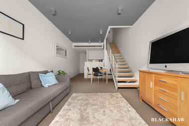 13/3 Burbury Close Barton