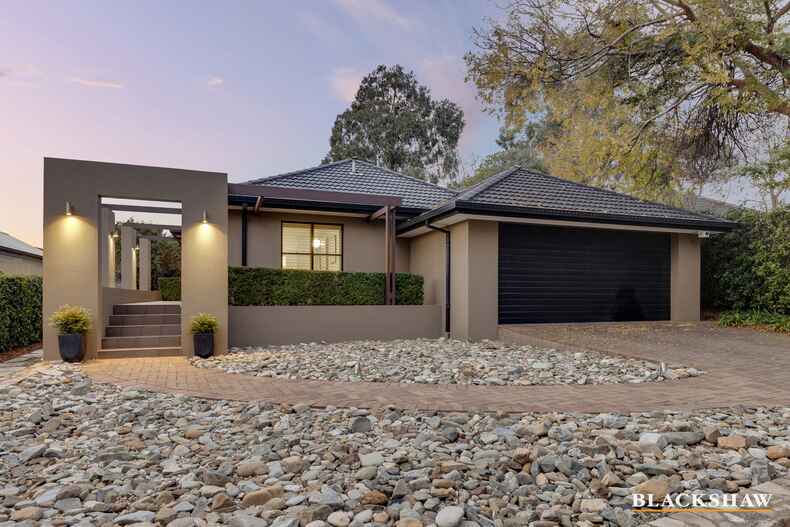 116 Strickland Crescent Deakin